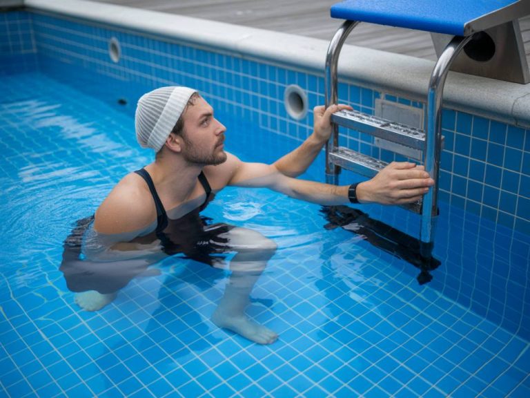 Comment détecter et prévenir les microfissures dans le bassin de piscine avant qu’elles ne s’aggravent