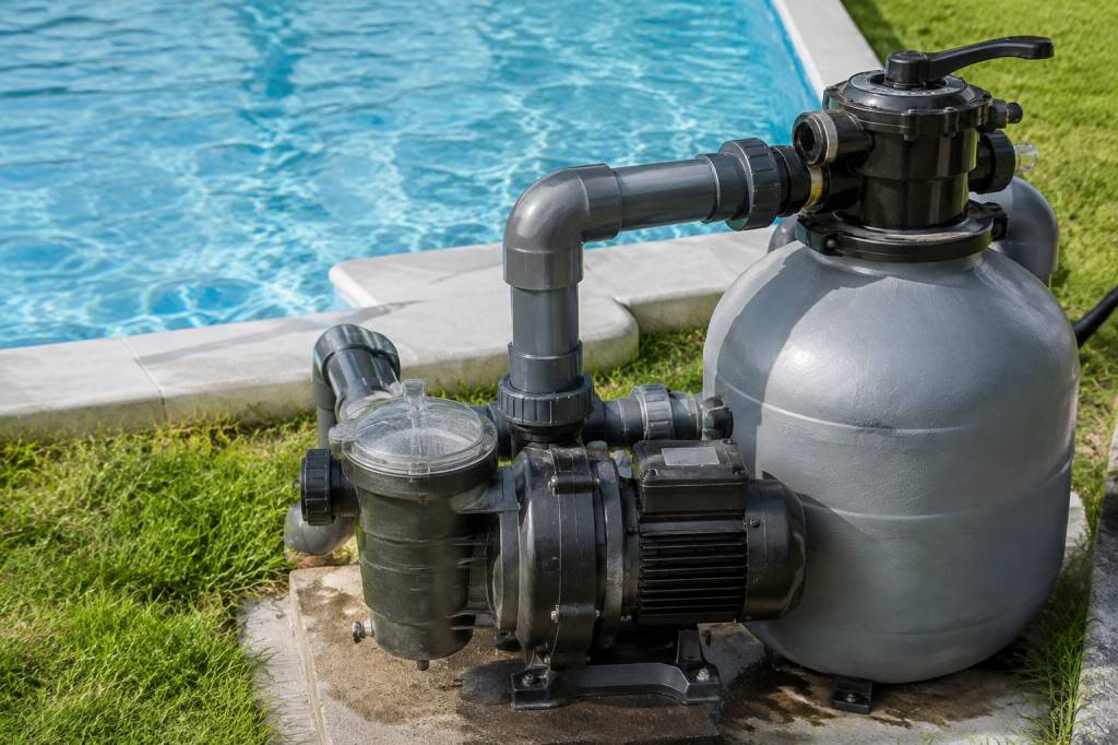 Air dans la pompe piscine : causes et solutions pour retrouver une filtration efficace
